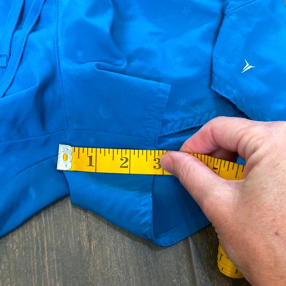 Old Navy Medium Athletic Shorts. - Picture 4 of 4